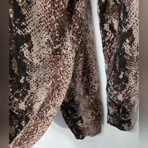 Boston Proper S Stretch Knit Pullover Sweater Long Sleeve Animal Print Vent Slit - Picture 7 of 8